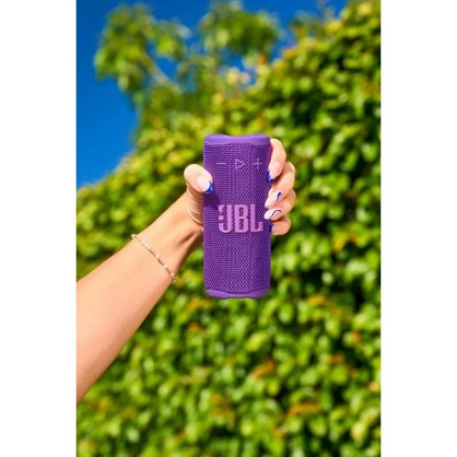 ls-jbl-grip-lifestyle-pool-dsc08892-x1_jijnbm-optimized_original